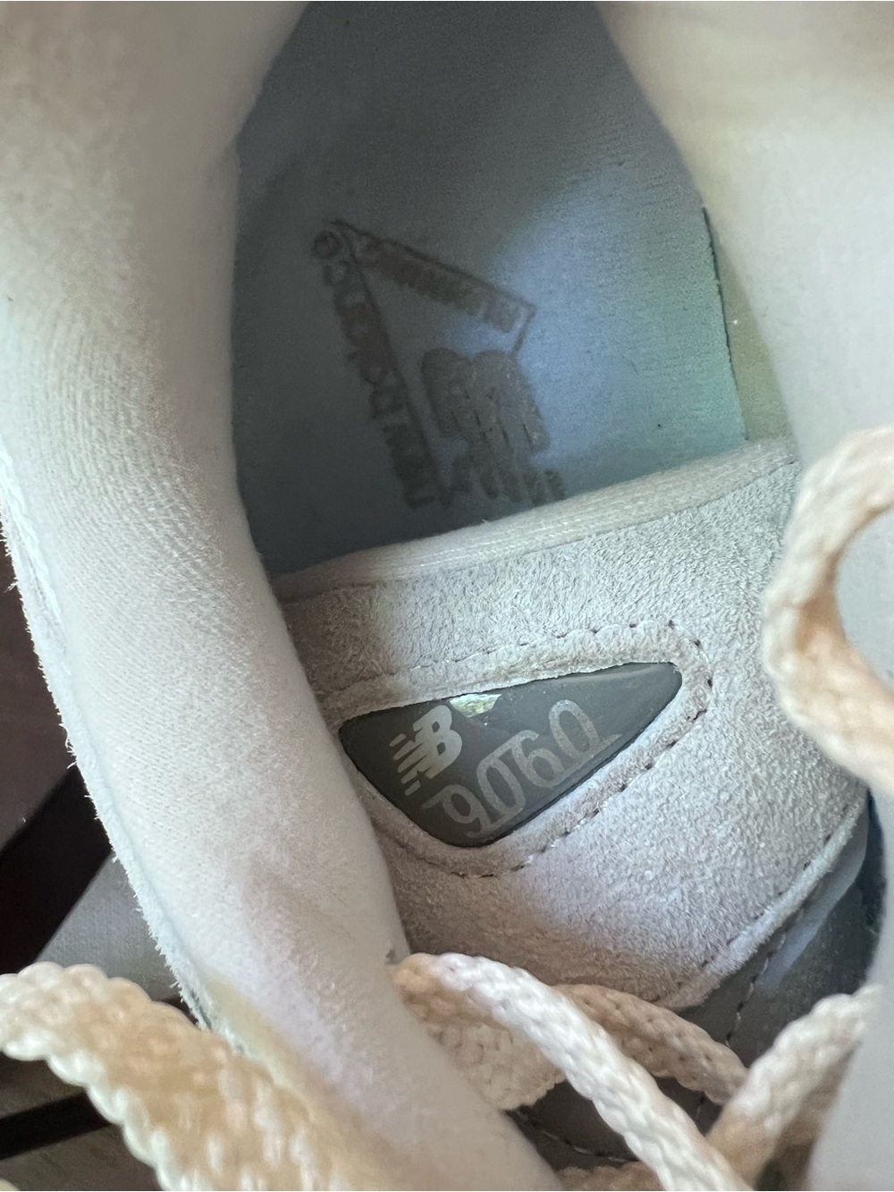 New Balance Women’s Cream and Light Gray Chunky Sneakers 9060 women 8.5 - Picture 8 of 8